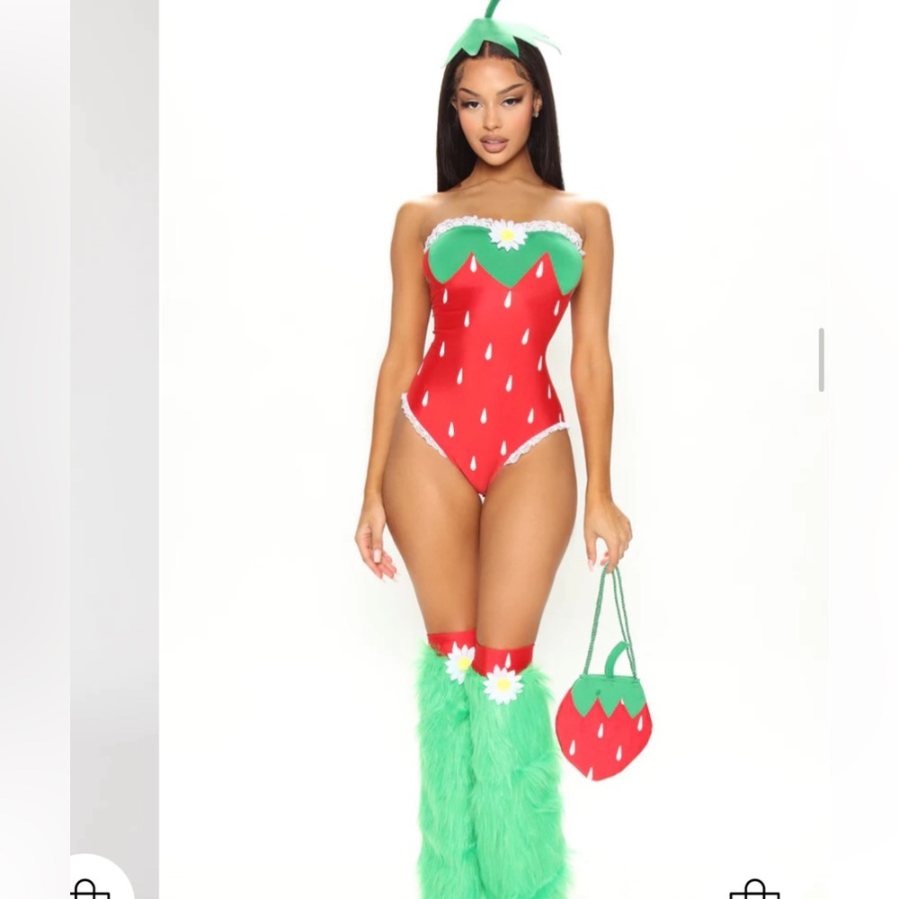 Starwberry costume 🍓